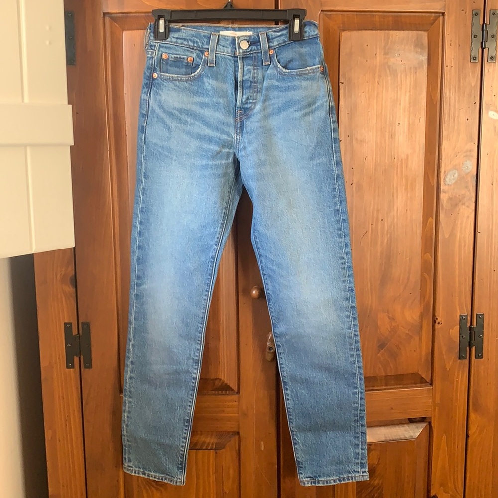 Levi’s wedgie icon